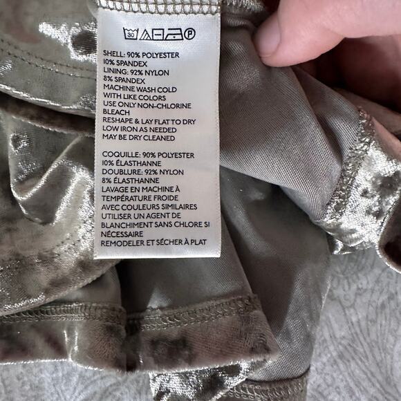 Urban outfitters crushed velvet Vanessa romper size Large silence noise - Picture 9 of 11